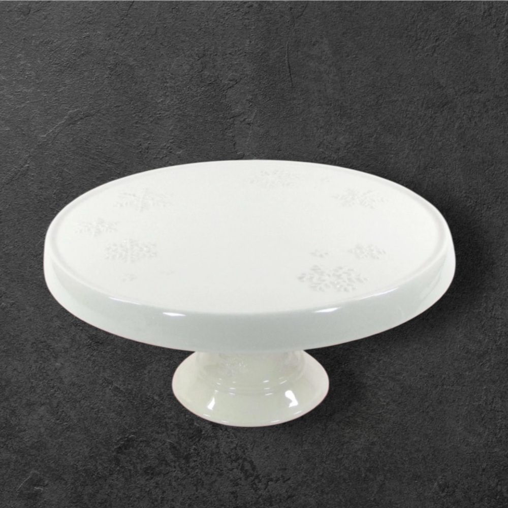 Hallmark 10 in white ceramic pedestal cake stand with snowflake design New